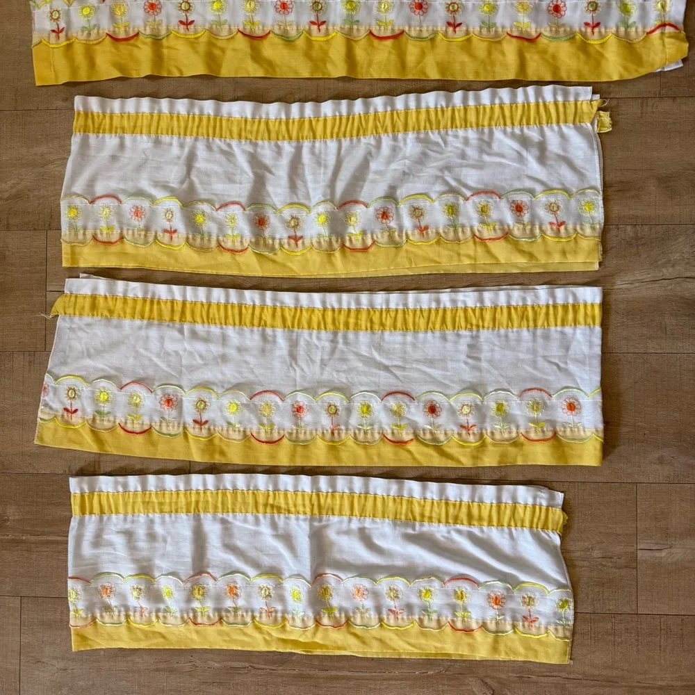 VTG set Of 4 White yellow Floral Embroidered Window 3 Valences 1 Curtain Panel